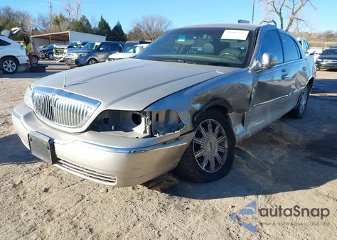 2006 Lincoln Town Car Signature Limited z USA, uszkodzony, nr VIN 1LNHM82W16Y606419